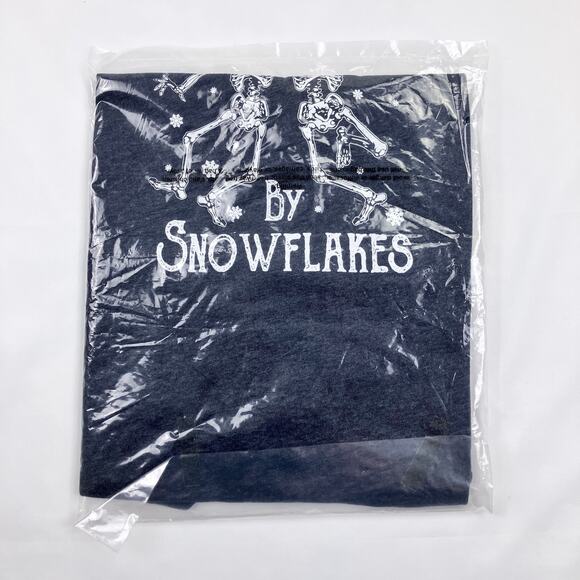 Grunt Style 2023 December Surrounded By Snowflakes Men Club Short Sleeve Shirt - Picture 4 of 6